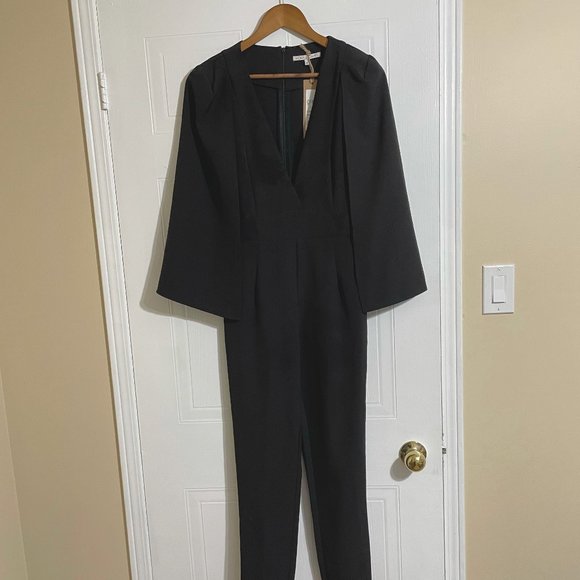 Ivory & Chain Black Caped Jumpsuit NWT - Picture 1 of 10